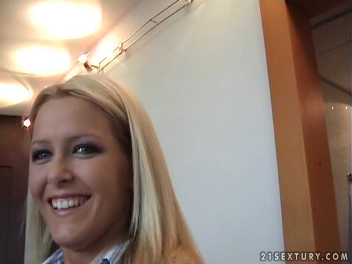 Backstage with Lucie N. and Suzie Diamond